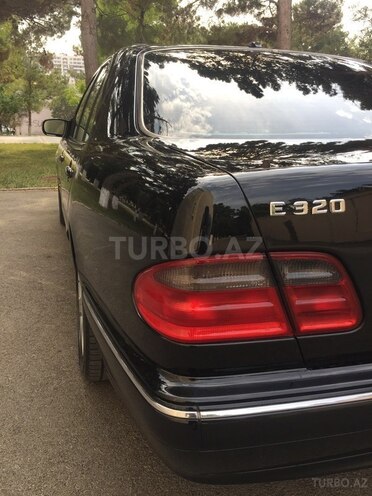 Mercedes E 320 2001, 135,290 km - 3.2 л - Sumqayıt