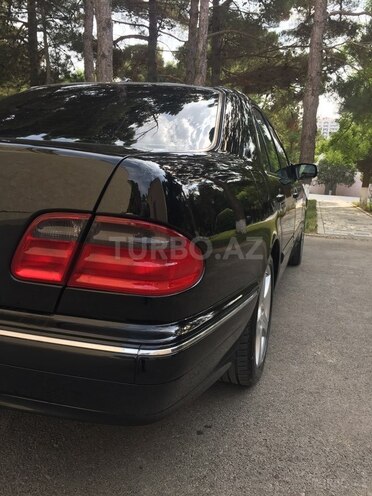 Mercedes E 320 2001, 135,290 km - 3.2 л - Sumqayıt