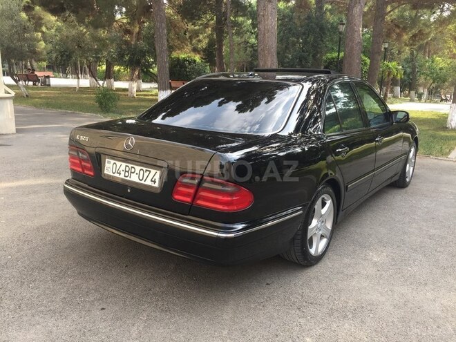 Mercedes E 320 2001, 135,290 km - 3.2 л - Sumqayıt