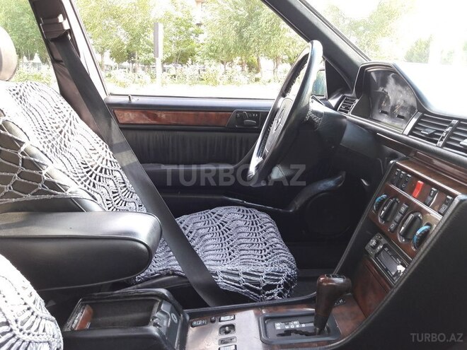 Mercedes E 280 1995, 256,000 km - 2.8 l - Bakı