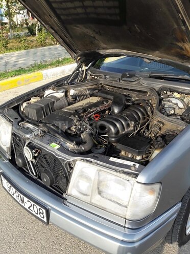 Mercedes E 280 1995, 256,000 km - 2.8 l - Bakı