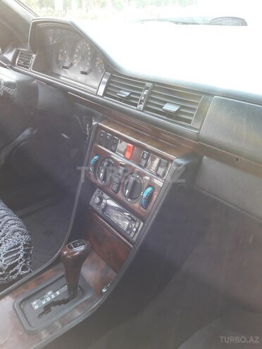 Mercedes E 280 1995, 256,000 km - 2.8 l - Bakı