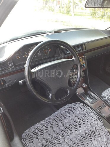 Mercedes E 280 1995, 256,000 km - 2.8 l - Bakı