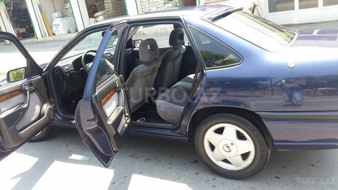 Opel Vectra 1995, 425,745 km - 0.2 л - Qax