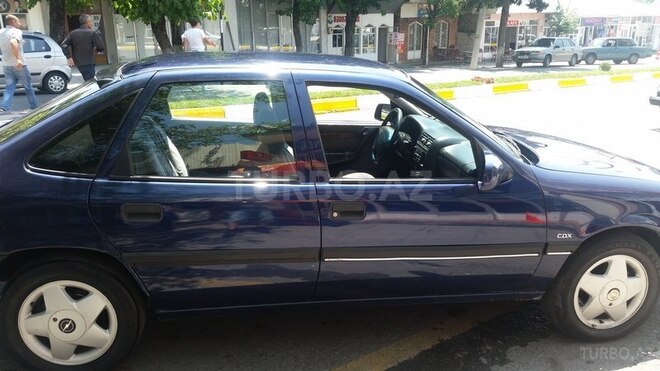 Opel Vectra 1995, 425,745 km - 0.2 л - Qax