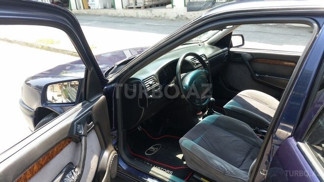 Opel Vectra 1995, 425,745 km - 0.2 л - Qax