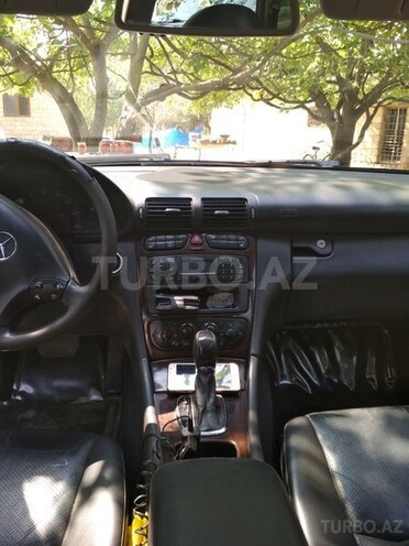 Mercedes C 240 2003, 398,972 km - 2.6 l - Salyan