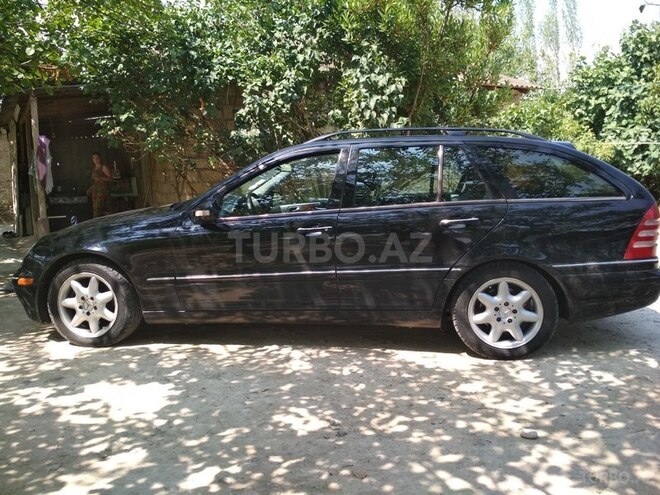 Mercedes C 240 2003, 398,972 km - 2.6 l - Salyan