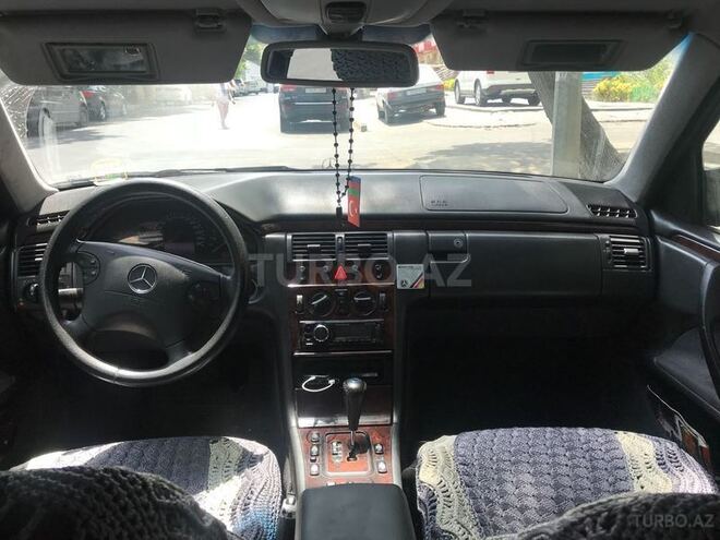 Mercedes E 220 2000, 333,556 km - 2.2 l - Astara