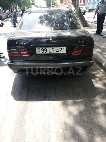 Mercedes E 220 2000, 333,556 km - 2.2 l - Astara