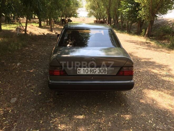 Mercedes E 300 1991, 479,456 km - 3.0 l - Beyləqan