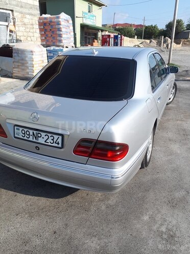 Mercedes E 220 2001, 240,000 km - 2.2 л - Bakı