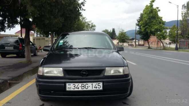 Opel Vectra 1994, 385,000 km - 1.6 l - Qax
