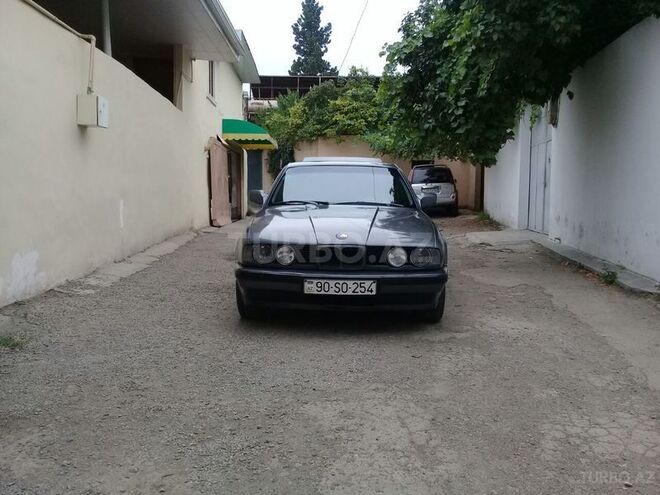 BMW 525 1988, 299,960 km - 2.5 l - Gəncə