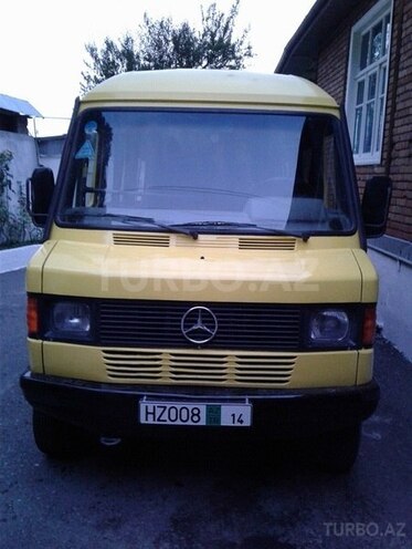 Mercedes 208 D 1991, 180,000 km - 2.3 l - Kürdəmir