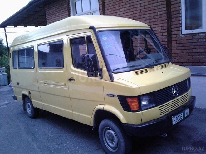 Mercedes 208 D 1991, 180,000 km - 2.3 l - Kürdəmir