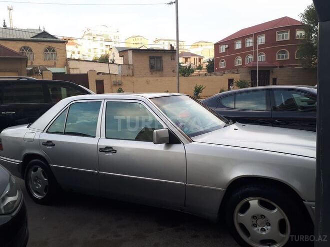 Mercedes E 220 1993, 419,000 km - 2.2 л - Bakı