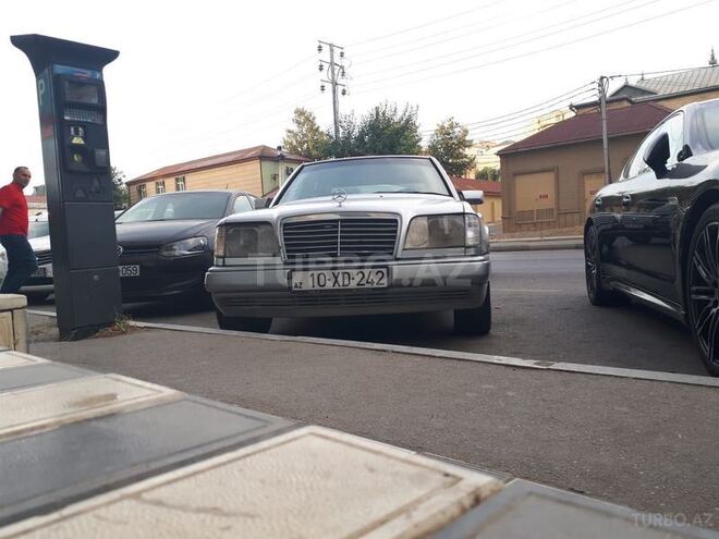 Mercedes E 220 1993, 419,000 km - 2.2 л - Bakı