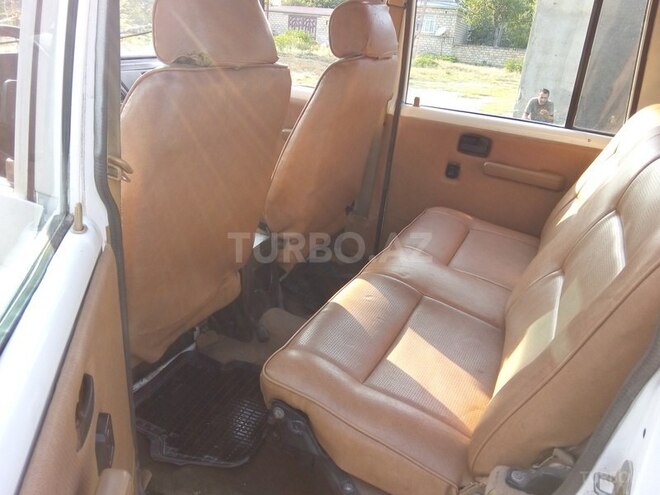 Isuzu  1986, 300,699 km - 2.2 l - Quba