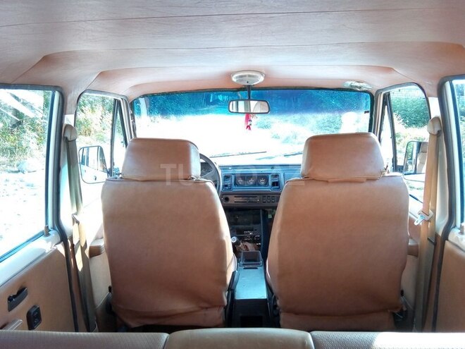 Isuzu  1986, 300,699 km - 2.2 l - Quba