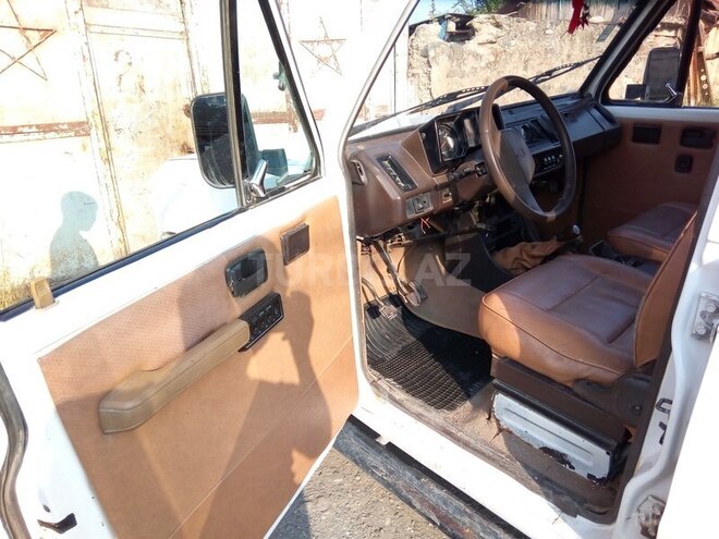 Isuzu  1986, 300,699 km - 2.2 l - Quba