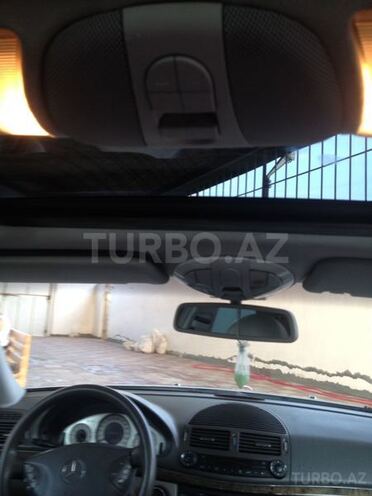 Mercedes E 270 2002, 240,000 km - 2.7 l - Tovuz