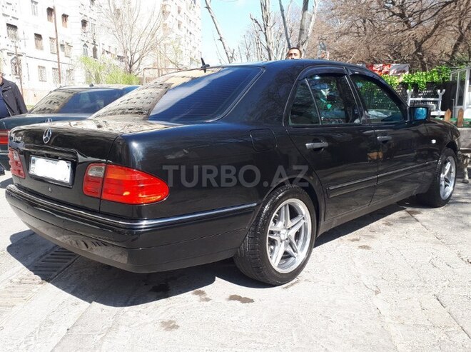 Mercedes E 240 1999, 250,000 km - 2.4 л - Bakı