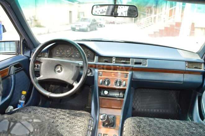 Mercedes E 250 1991, 270,000 km - 2.5 л - Bakı