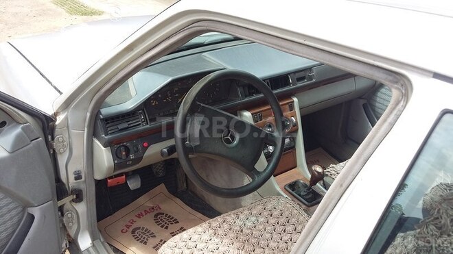 Mercedes E 200 1990, 483,655 km - 2.0 l - Cəlilabad