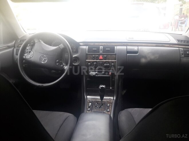Mercedes E 270 2001, 334,000 km - 2.7 l - Bakı