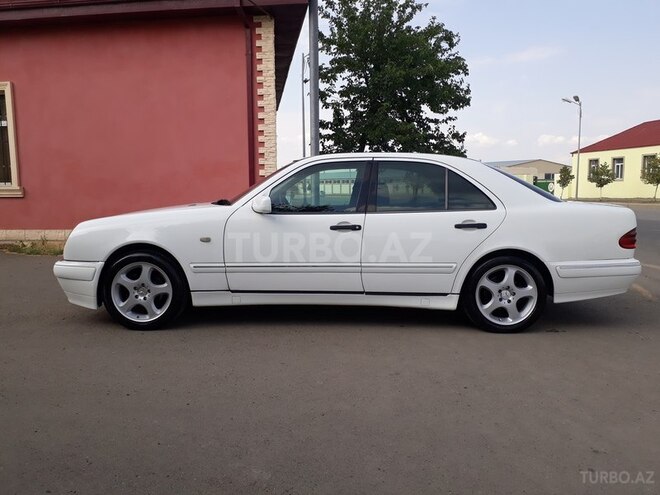 Mercedes E 200 1999, 195,000 km - 2.0 l - Gəncə