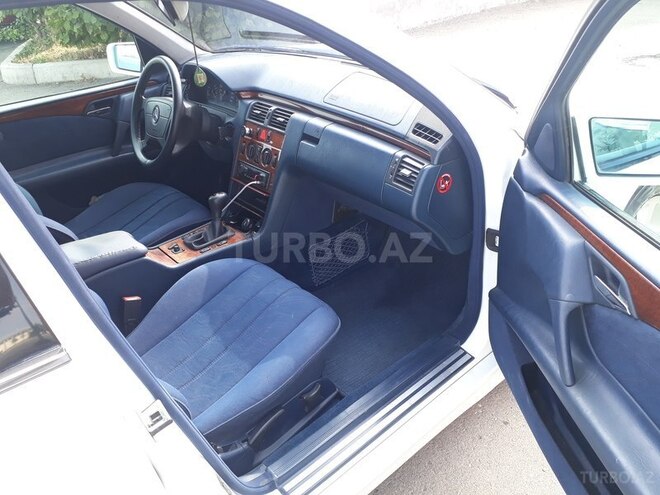 Mercedes E 200 1999, 195,000 km - 2.0 l - Gəncə