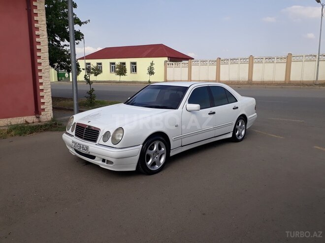 Mercedes E 200 1999, 195,000 km - 2.0 l - Gəncə