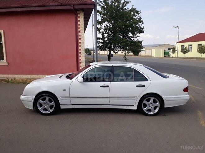 Mercedes E 200 1999, 195,000 km - 2.0 l - Gəncə