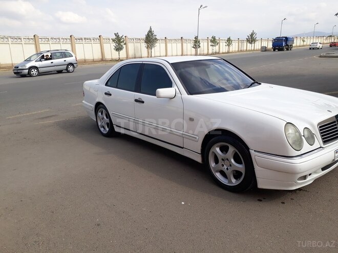 Mercedes E 200 1999, 195,000 km - 2.0 l - Gəncə