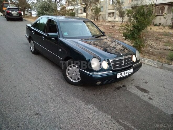 Mercedes E 240 1999, 299,000 km - 2.4 l - Bakı