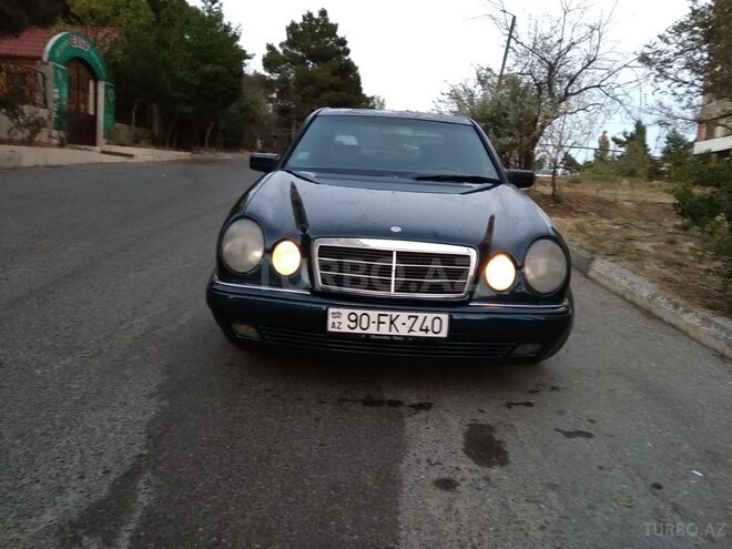 Mercedes E 240 1999, 299,000 km - 2.4 l - Bakı