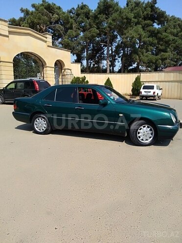 Mercedes E 230 1996, 311,000 km - 2.3 л - Biləsuvar