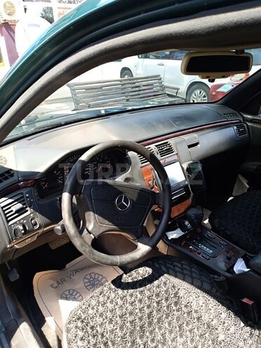Mercedes E 230 1996, 311,000 km - 2.3 л - Biləsuvar
