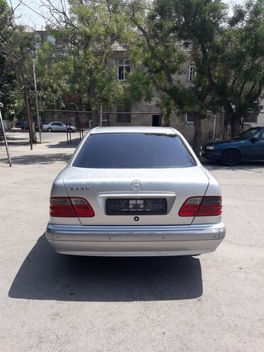 Mercedes E 240 1999, 229,000 km - 2.4 l - Bakı