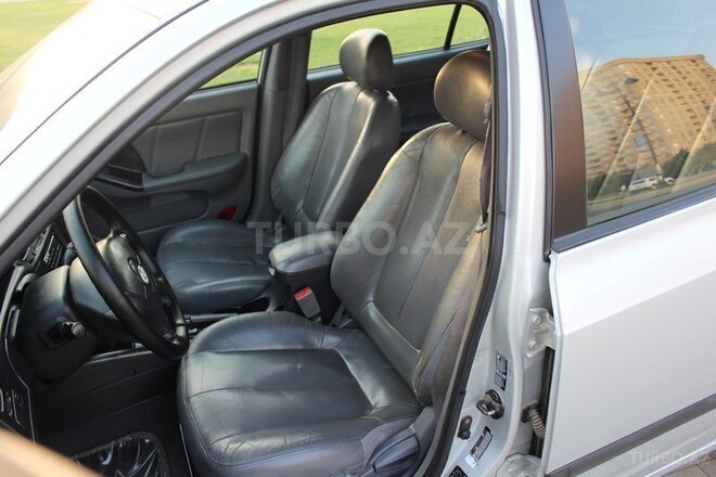 Hyundai Elantra 2005, 211,334 km - 2.0 l - Bakı