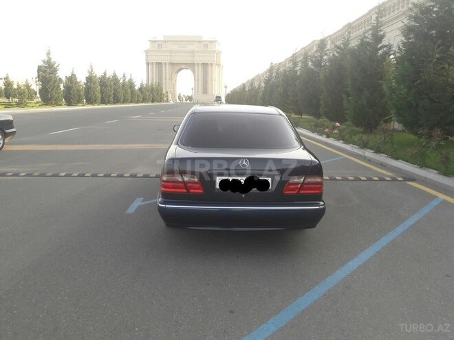 Mercedes E 200 2000, 171,800 km - 2.0 л - Göygöl