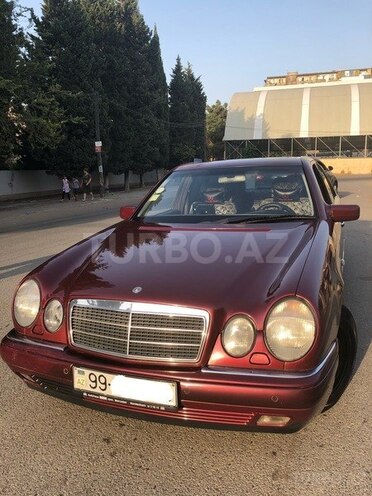 Mercedes E 220 1999, 259,464 km - 2.2 l - Bakı