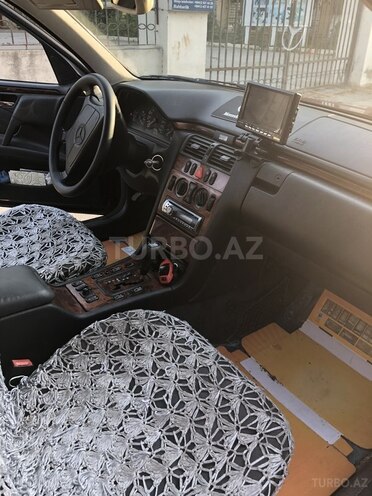 Mercedes E 220 1999, 259,464 km - 2.2 l - Bakı