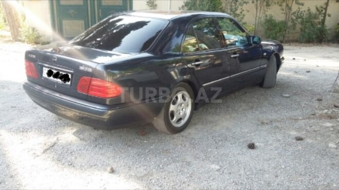 Mercedes E 230 1997, 334,500 km - 2.3 л - Bakı