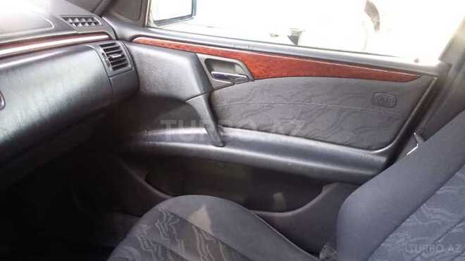 Mercedes E 230 1997, 334,500 km - 2.3 л - Bakı