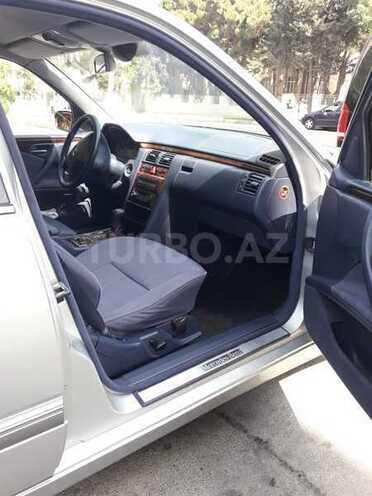 Mercedes E 240 1999, 230,000 km - 2.4 l - Bakı