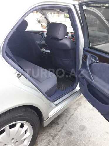 Mercedes E 240 1999, 230,000 km - 2.4 l - Bakı