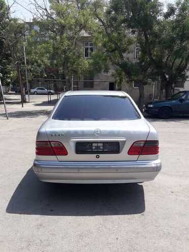 Mercedes E 240 1999, 230,000 km - 2.4 l - Bakı