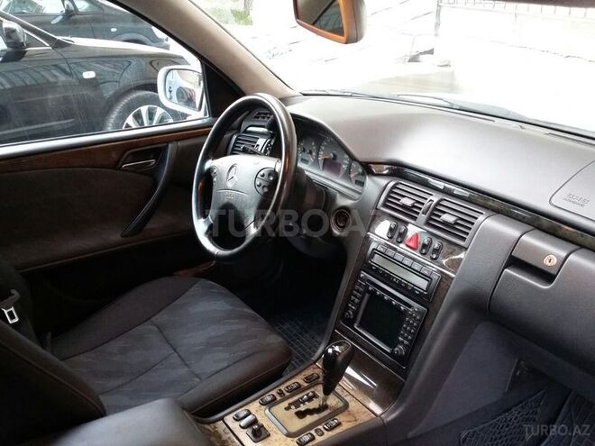 Mercedes E 220 2001, 374,000 km - 2.2 l - Xırdalan